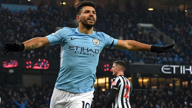 Un triplé d’Agüero et City repart
