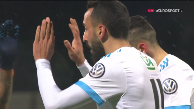 D’une belle tête, Mitroglou s’invite à la fête
