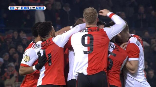 Van Persie n’a rien perdu de sa magie : une minute après son entrée, il régale déjà Feyenoord