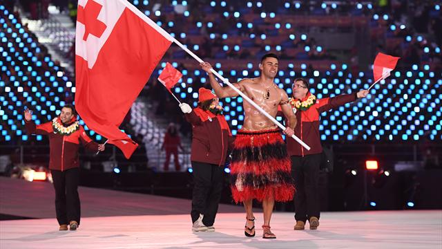 Malgré le froid, Taufatofua était torse nu alors que les Bermudes étaient ... en bermudas