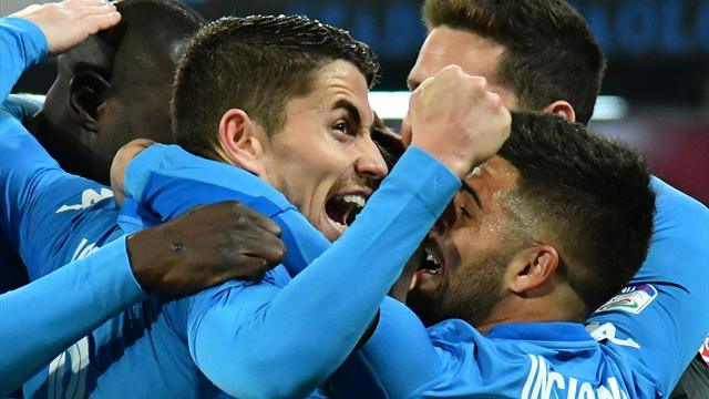 Naples ne lâche pas la tête