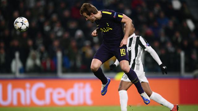 La parade magnifique de Buffon sur la tête de Kane