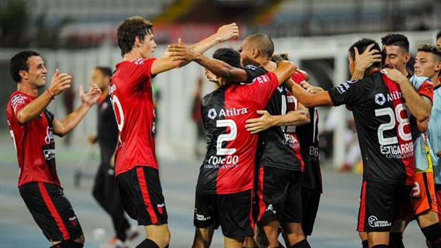 0-2. Colón aprovecha las carencias defensivas del Zamora y encamina la serie