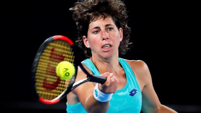 Wozniacki y Simona Halep se pasean, y Carla Suárez no puede con Johanna Konta