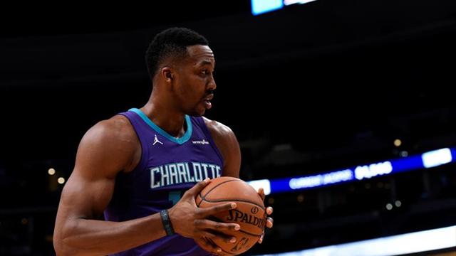102-104. Howard registra doble-doble de 22 puntos en el triunfo de los Hornets