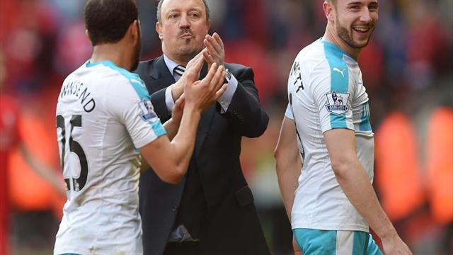 El Newcastle de Benítez renueva el contrato del defensa Dummett hasta 2022