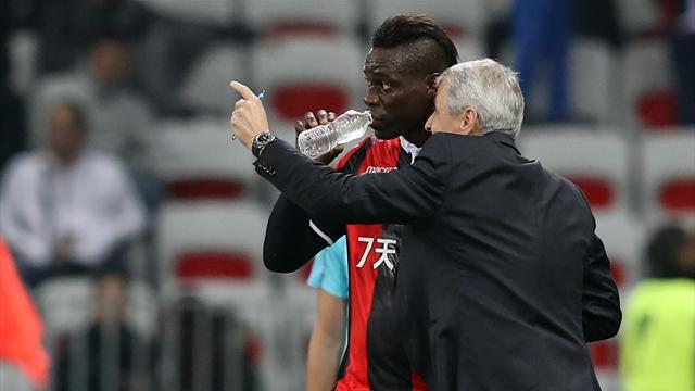 Favre sait encenser Balotelli... et le critiquer aussi Favre sait encenser Balotelli... et le critiquer aussi