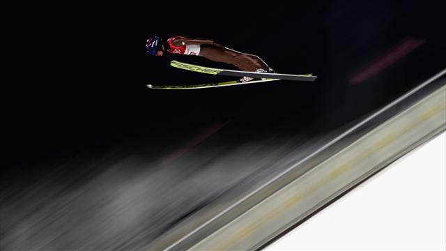 Kamil Stoch vince ancora l'Oro nel trampolino lungo: un salto mozzafiato Kamil Stoch vince ancora l'Oro nel trampolino lungo: un salto mozzafiato