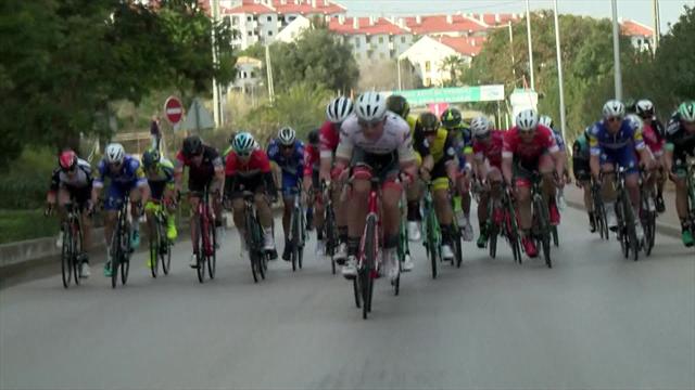 Au sprint, Groenewegen n'avait pas de rival : le dernière kilomètre de la 4e étape Au sprint, Groenewegen n'avait pas de rival : le dernière kilomètre de la 4e étape