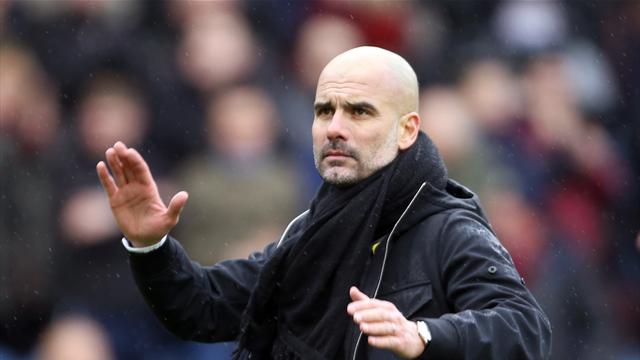 Guardiola bükemediği bileği öptü