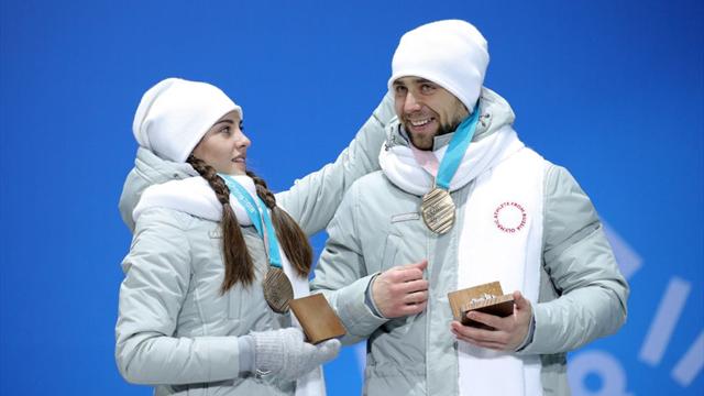Abandonan PyeongChang devolviendo sus medallas calcando el caso Sharapova
