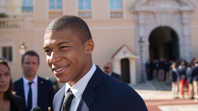 « Vous me faites doucement rire… » : Attaqué par Assou-Ekotto, Mbappé lui répond avec ironie