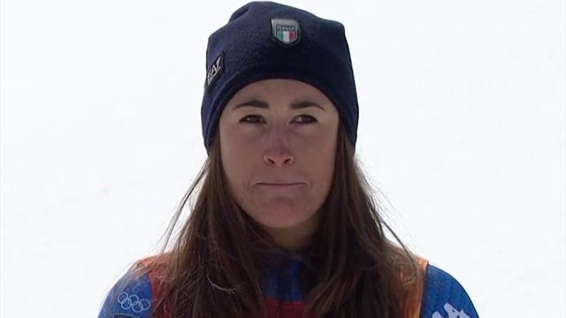 Tutta la commozione di Sofia Goggia quando sale sul gradino più alto del podio Tutta la commozione di Sofia Goggia quando sale sul gradino più alto del podio