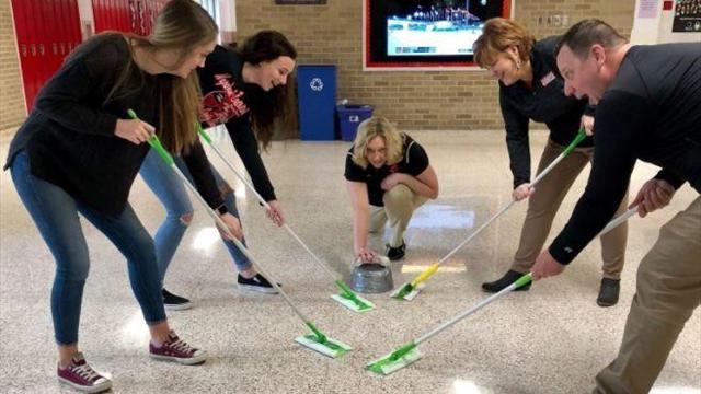 Wischen possible: Der Curling-Wahn ist ausgebrochen