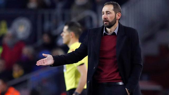 Machín, tras ser goleado por el Barça: "Prefiero caer siendo valiente a perder igual siendo rácano" Machín, tras ser goleado por el Barça: "Prefiero caer siendo valiente a perder igual siendo rácano"
