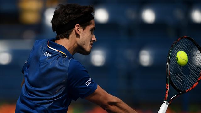 Pierre-Hugues Herbert passe l'obstacle Gilles Müller