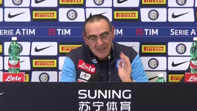 Sarri: "Scudetto compromesso? Non ti mando a fare in c... perché sei una donna" Sarri: "Scudetto compromesso? Non ti mando a fare in c... perché sei una donna"