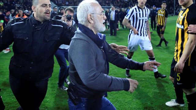 "Je présente mes excuses" : le président du PAOK fait son mea culpa après son irruption armée