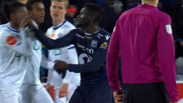 Kristiansund-spiller utvist etter kampslutt: – Reagerer med å prøve å slå ham i hodet