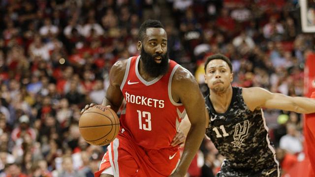 La giocata della notte: altro giro altra scavigliata, James Harden pietrifica col palleggio