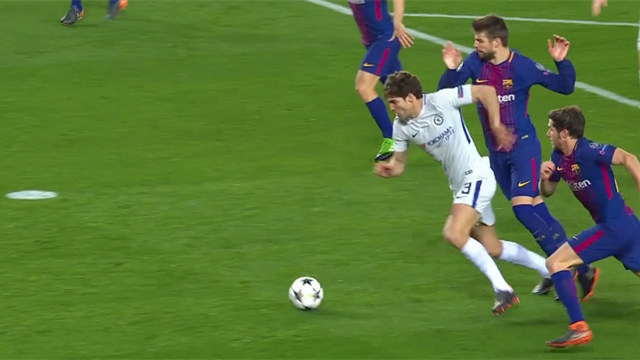 Penalty ou non pour Chelsea ? L'arbitre n'a rien voulu entendre mais pourtant...