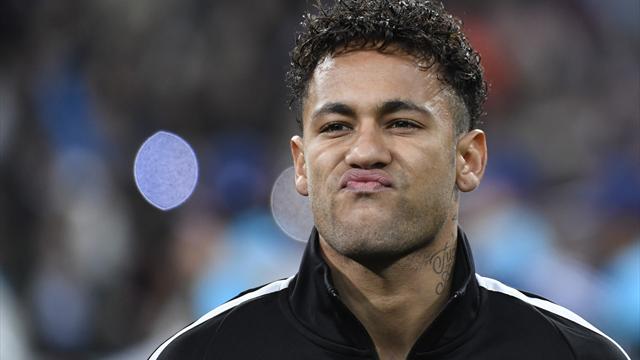 Pendant ce temps, Neymar joue au poker en ligne
