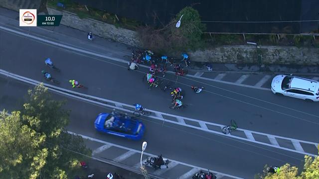 Mark Cavendish smashes into bollard in horrible crash Mark Cavendish smashes into bollard in horrible crash