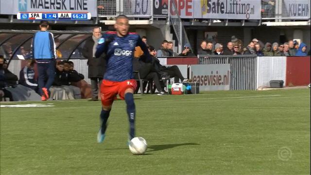 Pays-Bas - Parti depuis son propre camp, Ziyech marque un but sublime pour l'Ajax Pays-Bas - Parti depuis son propre camp, Ziyech marque un but sublime pour l'Ajax