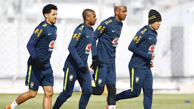 Talisca, Brezilya Milli Takımı ile antrenmanda