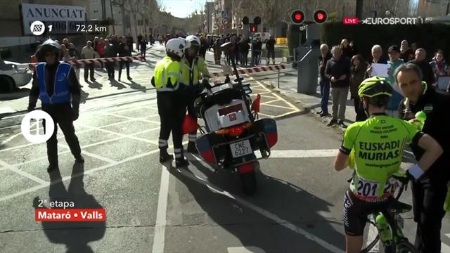 ¿Qué pasa cuando el pelotón tiene que parar en un paso a nivel? Contador lo explica ¿Qué pasa cuando el pelotón tiene que parar en un paso a nivel? Contador lo explica