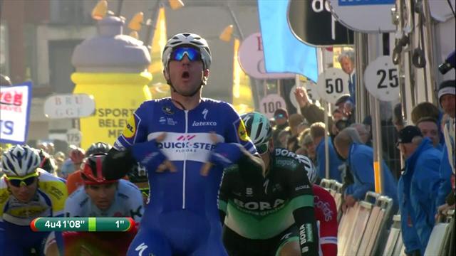 Elia Viviani a mis tout le monde d'accord : son sprint victorieux en vidéo Elia Viviani a mis tout le monde d'accord : son sprint victorieux en vidéo