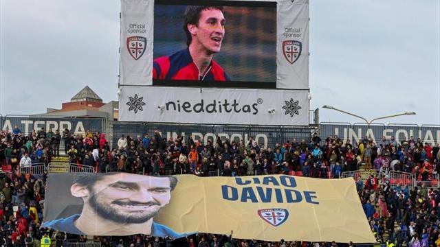 Emotivo minuto de silencio para Houseman y Astori Emotivo minuto de silencio para Houseman y Astori