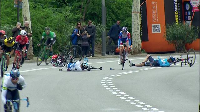 Tombé lourdement, Bernal a tout perdu : sa chute en vidéo Tombé lourdement, Bernal a tout perdu : sa chute en vidéo