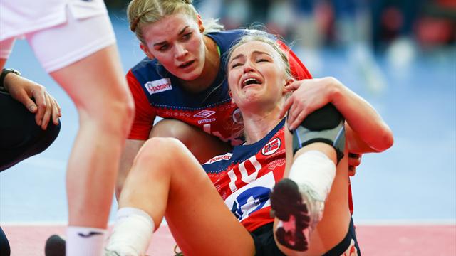 Oftedal båret av banen i tårer da håndballjentene løste EM-billett