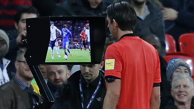 VAR, è tempo di bilanci: come funzionerà ai Mondiali e un protocollo da migliorare