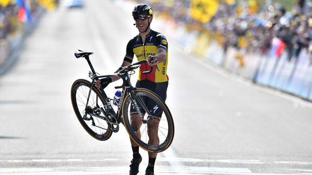 Der' de Boonen, chute de Sagan, solo de Gilbert : revivez la mythique édition 2017 Der' de Boonen, chute de Sagan, solo de Gilbert : revivez la mythique édition 2017