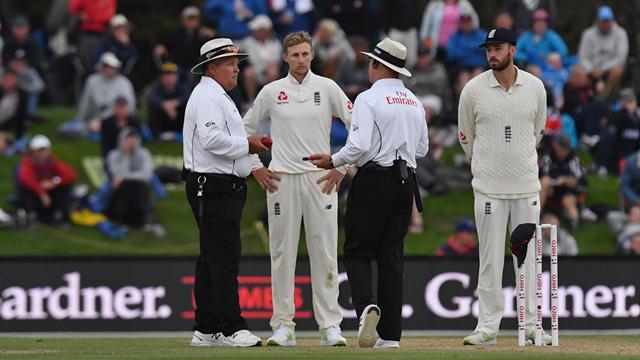 Bad light hinders England bid for Christchurch win