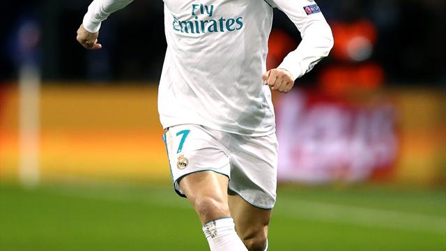 Zidane's priceless reaction to Ronaldo's overhead kick against Juventus Zidane's priceless reaction to Ronaldo's overhead kick against Juventus
