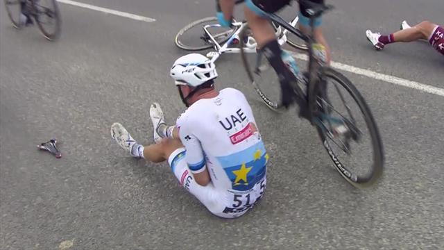 'Kristoff, Martin, Rowe... all on the ground!' - Peloton rocked by big crash 'Kristoff, Martin, Rowe... all on the ground!' - Peloton rocked by big crash