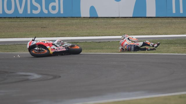 Dopo la caduta con Zarco, Pedrosa si deve operare! Infortunio alla mano destra: Austin è a rischio