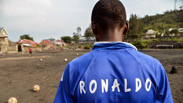 Âge, agent, esclavage… Deux journalistes décryptent la traite des footballeurs africains