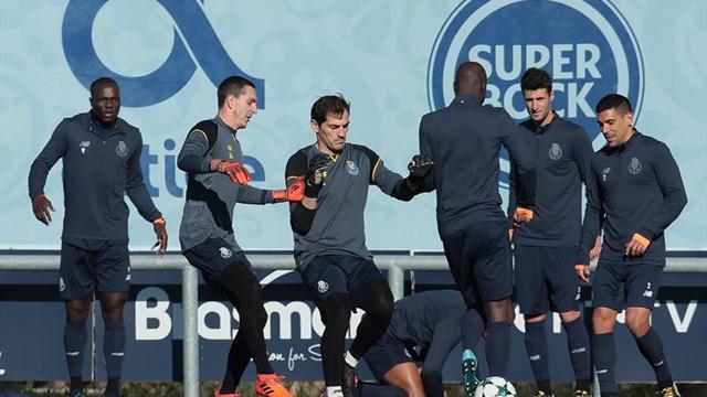 Héctor Herrera le da victoria y liderato al Porto