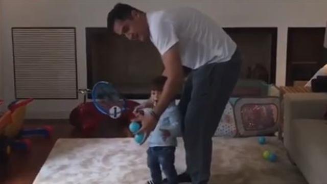 Los entrañables primeros saques de Nico Almagro Jr. junto a su padre Los entrañables primeros saques de Nico Almagro Jr. junto a su padre