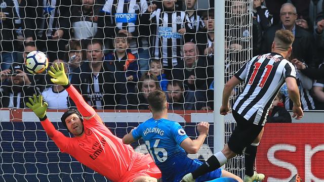 Arsenal dış sahada puanı unuttu