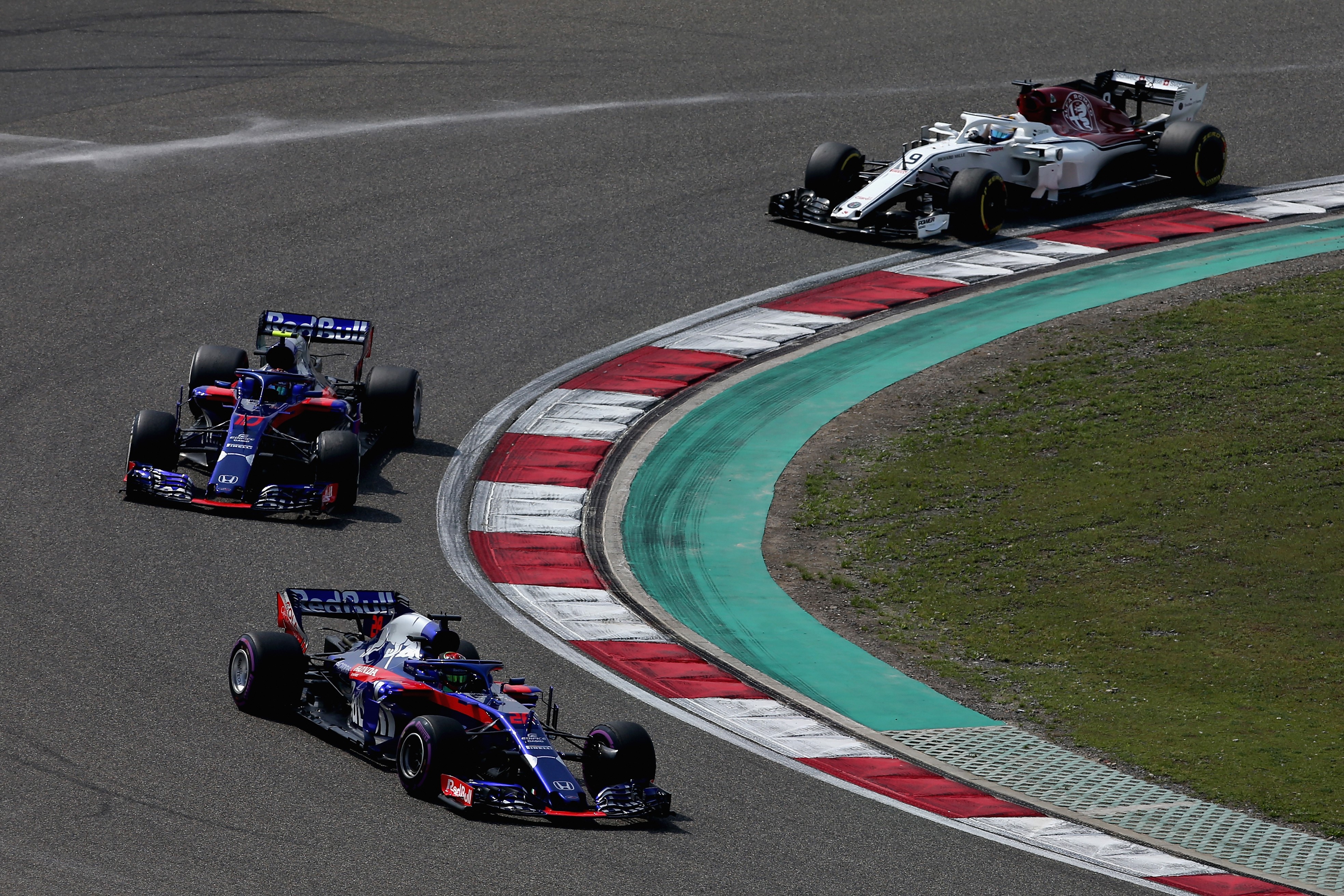 Pierre Gasly et Brendon Hartley (Toro Rosso) lors du GP de Chine