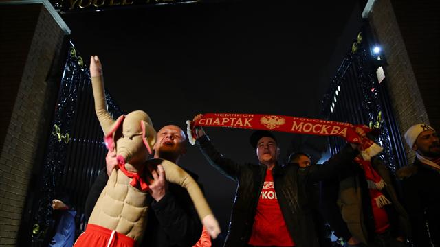 Болельщики «Спартака» провалились под лед перед матчем с «Уралом»