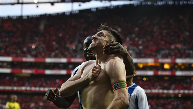 Herrera thunderbolt gives Porto dramatic late win at Benfica