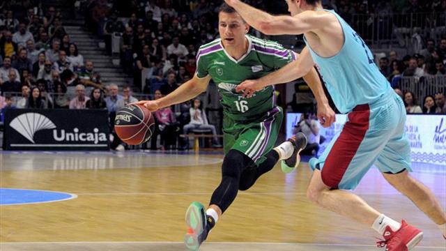 80-78. El Unicaja se lleva un partido con alternativas y un final de infarto