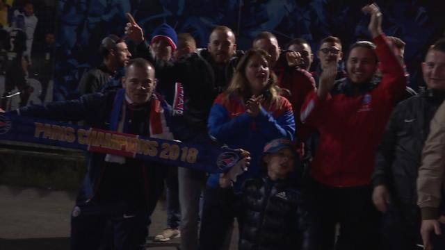 Les fans parisiens fêtent le 7e titre de champion de France du PSG ! Les fans parisiens fêtent le 7e titre de champion de France du PSG !
