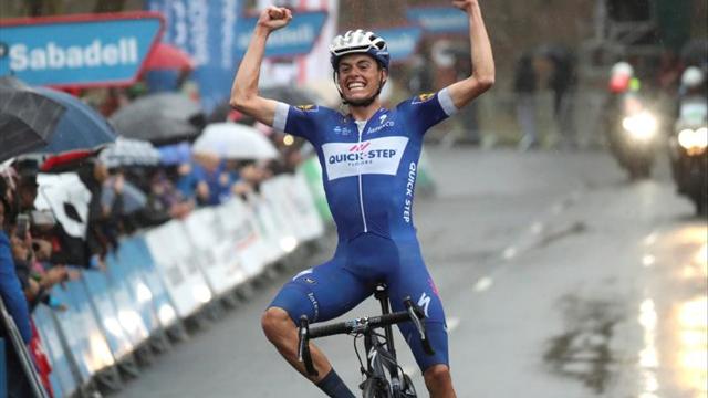 Enric Mas junto a Gilbert y Alaphilippe en el Quick Step de la Flecha Valona
